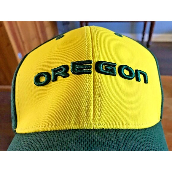 Oregon Ducks Baseball Hat Adjustable Strap Green Gold Captivating Headwear - Picture 2 of 10